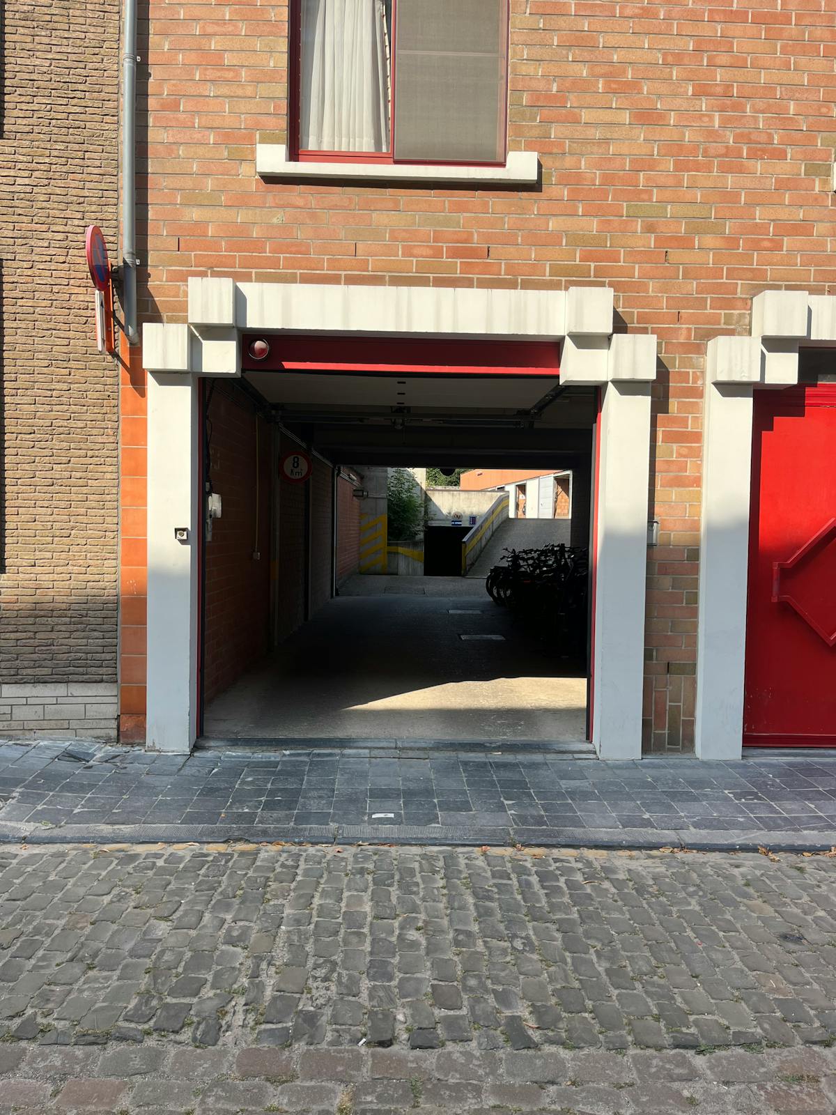 Garage box for sale in the center of Bruges - photo 2