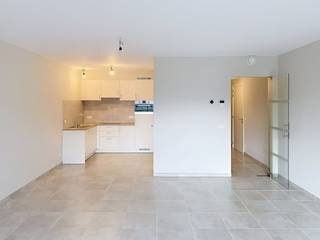 LOCATION:The apartment is located in the center of Aalter near the station. Here you can enjoy the motorways that Aalter has to offer towards...