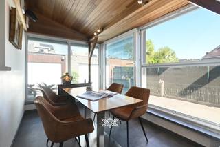 Deze woning ligt in een rustige en aangename woonwijk waar wooncomfort en bereikbaarheid perfect samengaan. De buurt staat bekend om haar...