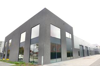 Nieuwbouw bedrijfsgebouw met verdieping van 400 m2 met 1 privatieve parkeerplaats voor 1.800 EUR/mnd excl BTW Ontdek uw nieuwe bedrijfslocatie...