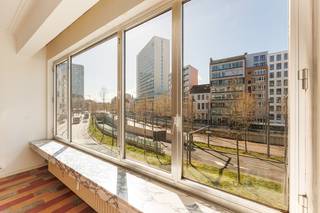 In het hart van Antwerpen vinden we dit 2-slpk appartement van 95m² met terras.LiggingHet appartement is gelegen op een bijzonder gegeerde locatie,...