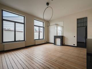 In the heart of the lively Saint-Gilles district, close to Place Stéphanie and Boulevard de Waterloo, offices located at the rear of an...