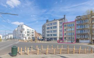 Een opbrengsteigendom bestaande uit 4 erkende appartementen met garage, in een aangename wijk van Neder-Over-Heembeek:Het appartement op de...