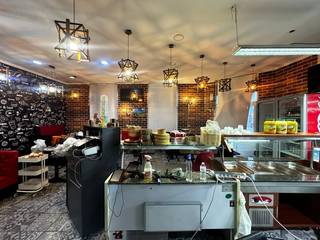 Vergunde opbrengsteigendom op centrale ligging in Antwerpen. Het gebouw heeft een statige gevel en geniet van een mooie hoekligging. Ingedeeld met...