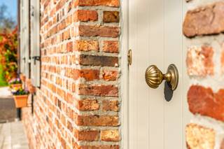 In het prachtige Weert, vindt u deze uitzonderlijke en perfect onderhouden karakterwoning op een unieke toplocatie aan de dijk.Met een bewoonbare...