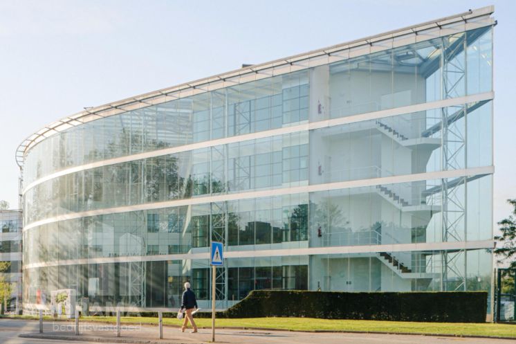 Moderne kantoorruimte van 811 m² te huur met hoogwaardige voorzieningen - foto 1
