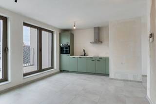 Deze luxueuze studio aan de Diestsestraat biedt alles wat je zoekt in een moderne woonruimte.<br /><br />Bij binnenkomst in de studio vinden we een leefruimte met een open keuken die is voorzien van de nieuwste apparatuur en hoogwaardige materialen, ideaal voor wie van koken houdt. <br />De studio geeft toegang tot 2 ruime privé terrassen langs beide kanten!<br /><br />Verder is de badkamer uitgerust met een douche, toilet, een wastafel en een kleine berging. Alle voorzieningen zijn van topkwaliteit en zorgen voor een luxueuze uitstraling.<br /><br />Kelderbergingen en staanplaatsen / garageboxen zijn nog beschikbaar. Alle staanplaatsen en garageboxen zijn voorzien om elektrisch te laden. Aparte facturatie is mogelijk.<br /><br />Uniek is de onderhoudsvriendelijke, gemeenschappelijk aangelegde gemeenschappelijke tuin. De mogelijkheid bestaat om te domiciliëring in de studio is mogelijk.<br /><br />De gemeenschappelijke kosten bedragen amper 30 euro/maand! <br /><br />Mogelijk om te kopen met 6% BTW, mits voldaan wordt aan de voorwaarden.<br /><br />Vlotte bereikbaarheid, op 1 min van de ring en 5 min van de E314 en E40, 5 min wandelen naar de grote markt.<br /><br />Deze studio maakt deel uit van het nieuwbouwproject Tymple Greens, via volgende link kan u alle info over het volledige project en alle beschikbaarheden vinden: https://tymplegreens.immo/<br /><br />Neem contact met ons op voor een bezichtiging of meer informatie.