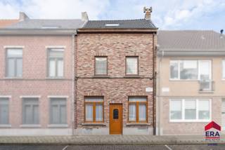 Gezinswoning in de Noordstraat, Aalst, op wandelafstand van het stadscentrum en nabij scholen, winkels en openbaar vervoer. Deze charmante woning...