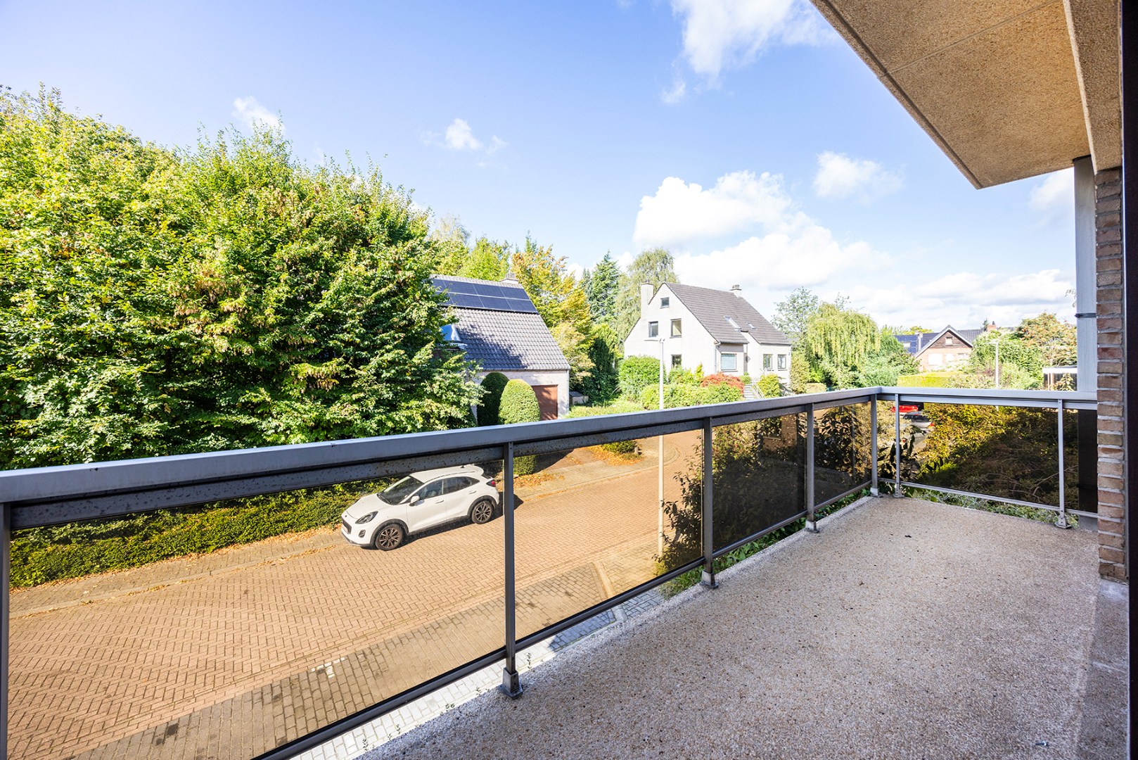 Ruim 3 slaapkamer appartement (129m²) met garage in Wezembeek-Oppem. - foto 4