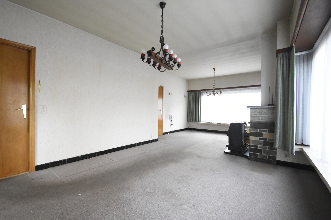 Te renoveren gezinswoning met 3 slaapkamers, ruime zolder en tuin – met oprit naast de woning - foto 5