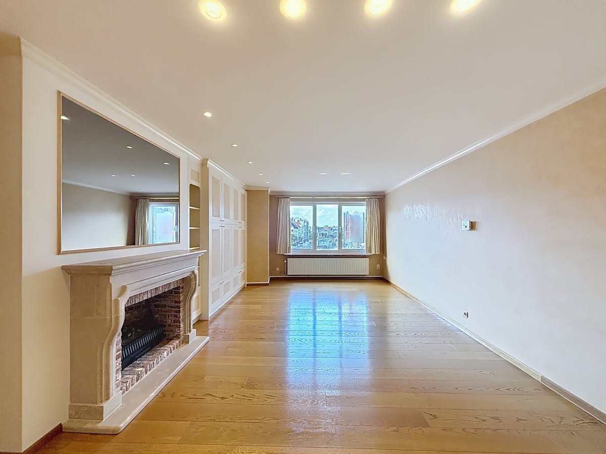 Instapklaar appartement met 3 slaapkamers en garagebox op de markt van Eeklo - foto 3