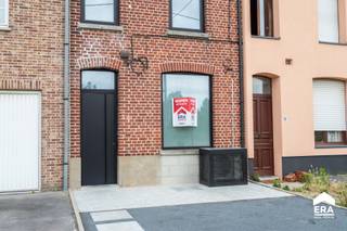 Totaal vernieuwde woning met 3 slaapkamers en tuin in hartje Menen!Op zoek naar een instapklare woning met een moderne afwerking en een centrale doch...