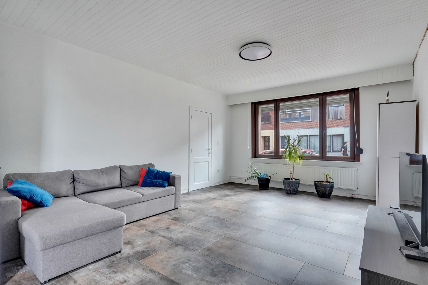 Halfopen gezinswoning met bijgebouwen 65m² en 85m², zonnepanelen en eigen inrit - foto 4