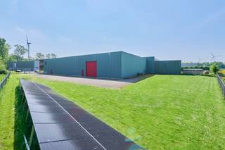 TE HUUR - Hal met kantorenGelegen op het industrieterrein 'Oude Bunders' vlak aan de Rijksweg en de E314, op een perceel van 33a15ca bevindt zich dit...