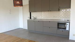 Modern en lichtrijk 1-slaapkamerappartement in het centrum van Brugge, op een 500 m van de Grote Markt.Dichtbij Ezelpoort, diverse winkels en...