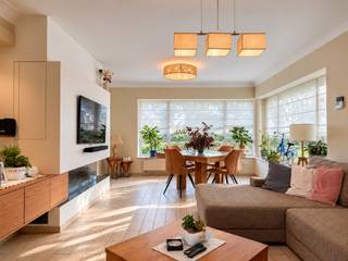INSTAPKLARE VILLA met 3 SLAAPKAMERS en PRACHTIG LANDELIJK VERZICHT op een perceel van ca. 1.577 M² te GERAARDSBERGEN! Deze charmante open bebouwing werd in 2008 VOLLEDIG GERENOVEERD en in 2017 verder verfraaid met duurzame materialen. De woning biedt een AANGENAAM WOONCOMFORT en beschikt over 28 ZONNEPANELEN, THUISBATTERIJ VAN 15 KW, laadpaal, airco, conforme elektrische installatie en uitgebreide beveiliging. Binnen geniet u van een LICHTRIJKE LEEFRUIMTE met halfopen ingerichte keuken, een praktische wasplaats, inpandige garage met douche, kelder en zolder. Op de verdieping bevinden zich 3 VOLWAARDIGE SLAAPKAMERS, een dressing en een ingerichte badkamer. Buiten vormen het deels afsluitbare, OVERDEKTE TERRAS en de RUIME TUIN met OPEN ZICHT OP DE OMLIGGENDE VELDEN echte troeven. Een tuinhuis met overdekte zithoek, duivenhok en ruime oprit met elektrische toegangspoort vervolledigen het geheel. Dankzij de RUSTIGE, LANDELIJKE LIGGING en VLOTTE BEREIKBAARHEID is dit de ideale gezinswoning voor wie ruimte, privacy en comfort zoekt!<br /><br />Adres: Moenebroekstraat 114 te Geraardsbergen<br /><br />EPC: 200kWh/m²; G-score en P-score A; Bestuursmaatregelen in maatregelenregister: Neen; Beschikbaar bij akte