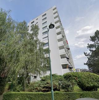 MOLENBEEK-SAINT-JEAN, Boulevard Edmond Machtens, outdoor parking space: €110/month. Available on 01/07/2025. INFORMATION: gestion.bruxelles@op.be