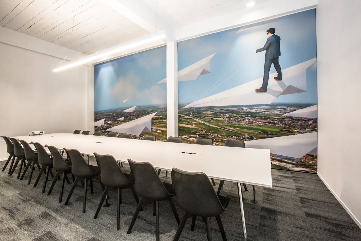 Instapklaar en bemeubeld kantoor te huur in het bedrijvencentrum Cockpit 145 te Wevelgem - foto 5