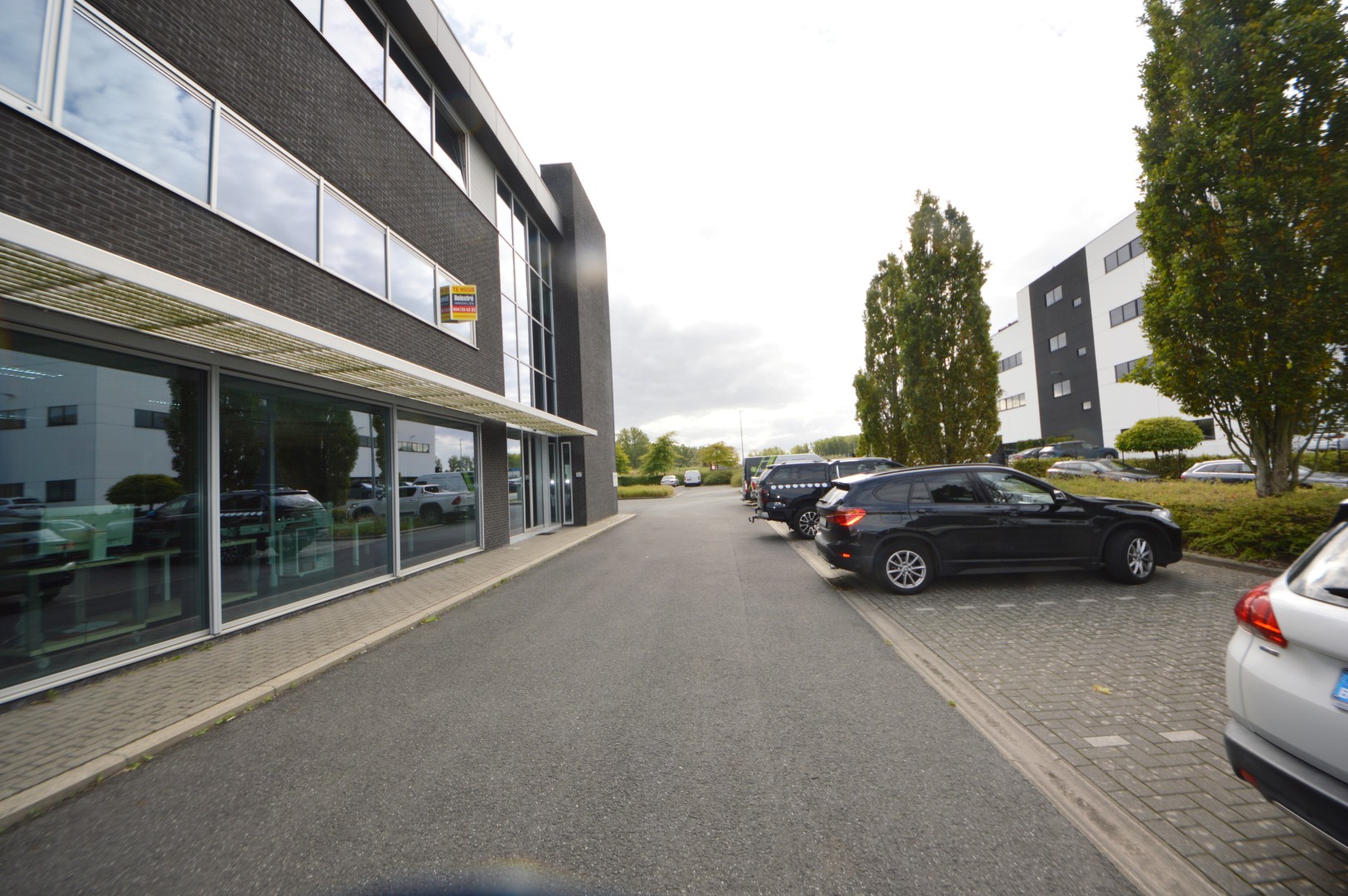 MODERN KANTOOR MET PARKING  - foto 2