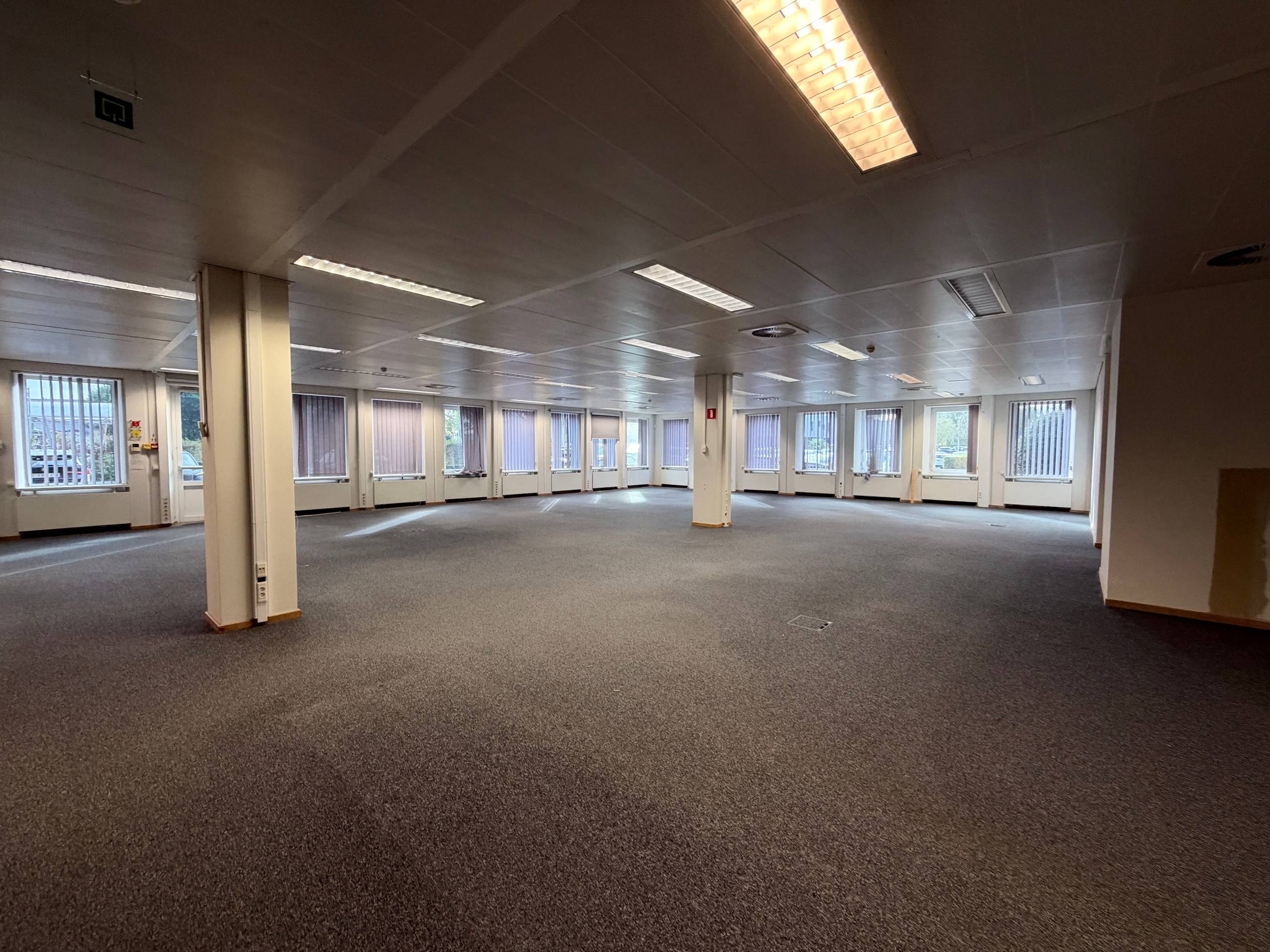 INSTAPKLARE KANTOORRUIMTE VAN 551 m² NABIJ DE E19 TE KONTICH - photo 4