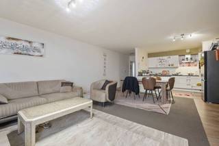 Dit energiezuinig appartement met 2 slaapkamers is centraal gelegen nabij belangrijke invalswegen en het centrum van Izegem. Het appartement van...