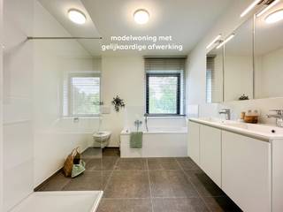 <p><strong>Lot 5 is een open bebouwing op een perceel van 272 m² en heeft een bewoonbare oppervlakte van 129 m². De gelijkvloerse verdieping beschikt over een ruime leefruimte met een open keuken, een berging en een gastentoilet . Vanuit de keuken is er directe toegang tot het terras en de privétuin. Op de eerste verdieping bevinden zich drie ruime slaapkamers en een badkamer, voorzien van een ligbad, douche, dubbel lavabomeubel en toilet. De woning heeft een vlizo-trap naar de zolderruimte. Buiten is er nog een mooi aangelegde tuin, carport en tuinberging.</strong><br /><br />Het <strong>nieuwbouwproject Dorpsloop</strong> bestaat uit <strong>5 bijna-energieneutrale woningen</strong> met een <strong>E-peil van maximum 10</strong>. Elke woning beschikt over <strong>3 slaapkamers</strong> en een bewoonbare oppervlakte tussen <strong>123 m² en 136 m²</strong>, gelegen op <strong>percelen van 195 m² tot 397 m²</strong>. Alle woningen zijn voorzien van een <strong>tuin</strong>, <strong>carport</strong> en een <strong>tuinberging.</strong></p>
<p><strong>Mooi wonen in Halle-Zoersel</strong></p>
<p><strong>Dorpsloop</strong> bevindt zich in een <strong>autoluwe nieuw aangelegde straat</strong> in <strong>Halle-Zoersel</strong>, een deelgemeente van Zoersel die bekendstaat om haar <strong>gezellige dorpssfeer</strong> en uitstekende ligging. Op korte afstand bevinden zich <strong>winkels, scholen, horeca</strong> en ontspanningsmogelijkheden. Dankzij de <strong>rustige ligging</strong> én de nabijheid van voorzieningen, biedt deze locatie het perfecte evenwicht tussen comfort en levenskwaliteit.</p>
<p><strong>Ruimte &amp; comfort</strong></p>
<p>Elke woning in <strong>Dorpsloop</strong> telt <strong>drie slaapkamers</strong> en een <strong>volledig uitgeruste badkamer</strong> met <strong>ligbad</strong>, <strong>inloopdouche</strong>, <strong>dubbel lavabomeubel</strong> en <strong>toilet</strong>. De <strong>open leefruimte</strong> sluit naadloos aan op de eetkamer en de <strong>volledig ingerichte keuken</strong>, wat zorgt voor een vloeiend geheel en een aangenaam ruimtegevoel. Dankzij grote raampartijen geniet je van veel natuurlijk licht en een directe verbinding met de tuin.</p>
<p>Elke woning beschikt over een <strong>carport</strong>, een <strong>tuinberging</strong>, en een privatieve <strong>tuin</strong>, ideaal voor wie houdt van buitenleven in een groene en rustige omgeving.</p>
<p><strong>Duurzaamheid en energiezuinigheid</strong></p>
<p>De <strong>nieuwbouwwoningen in Dorpsloop</strong> worden gebouwd met het oog op een duurzame toekomst. Ze zijn uitgerust met <strong>vloerverwarming</strong> op basis van een <strong>lucht-waterwarmtepomp</strong>, ondersteund door <strong>zonnepanelen</strong>. Dit systeem garandeert een <strong>hoog wooncomfort</strong>, lagere energiekosten en een lage milieu-impact. Regenwater wordt opgevangen via een <strong>regenwaterput</strong>, wat bijdraagt aan een efficiënte waterhuishouding.</p>
<p><strong>Beschermd als koper</strong></p>
<p>De verkoop van <strong>Dorpsloop</strong> geschiedt onder de <strong>Wet Breyne</strong>. Dit garandeert de koper uitgebreide bescherming en ontneemt alle risico’s. U betaalt in schijven naarmate de werken vorderen.</p>
<p></p>