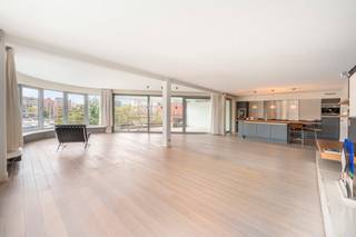 Dit exclusieve appartement bevindt zich op een absolute toplocatie aan de Jachthaven, met een prachtig zuidgericht terras en eigen...