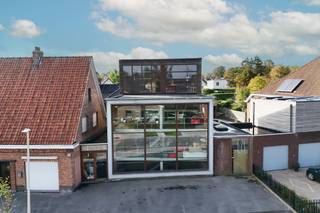 Deze recente handelsruimte uit 2007 combineert moderne architectuur met een functionele indeling en een overvloed aan natuurlijk licht. Dankzij...