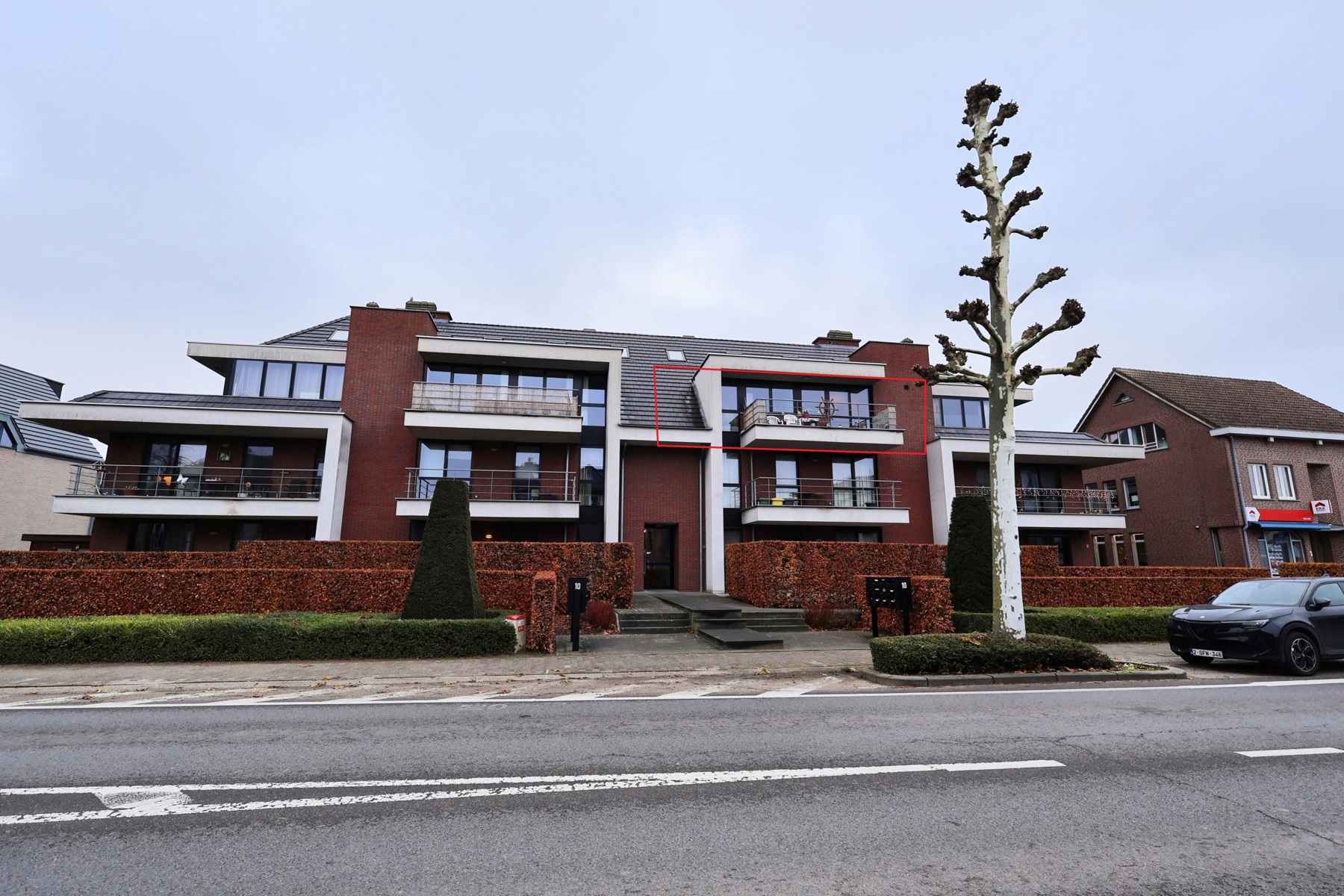 Appartement op de 2de verdieping met terras, kelderberging en autostaanplaats. - foto 2
