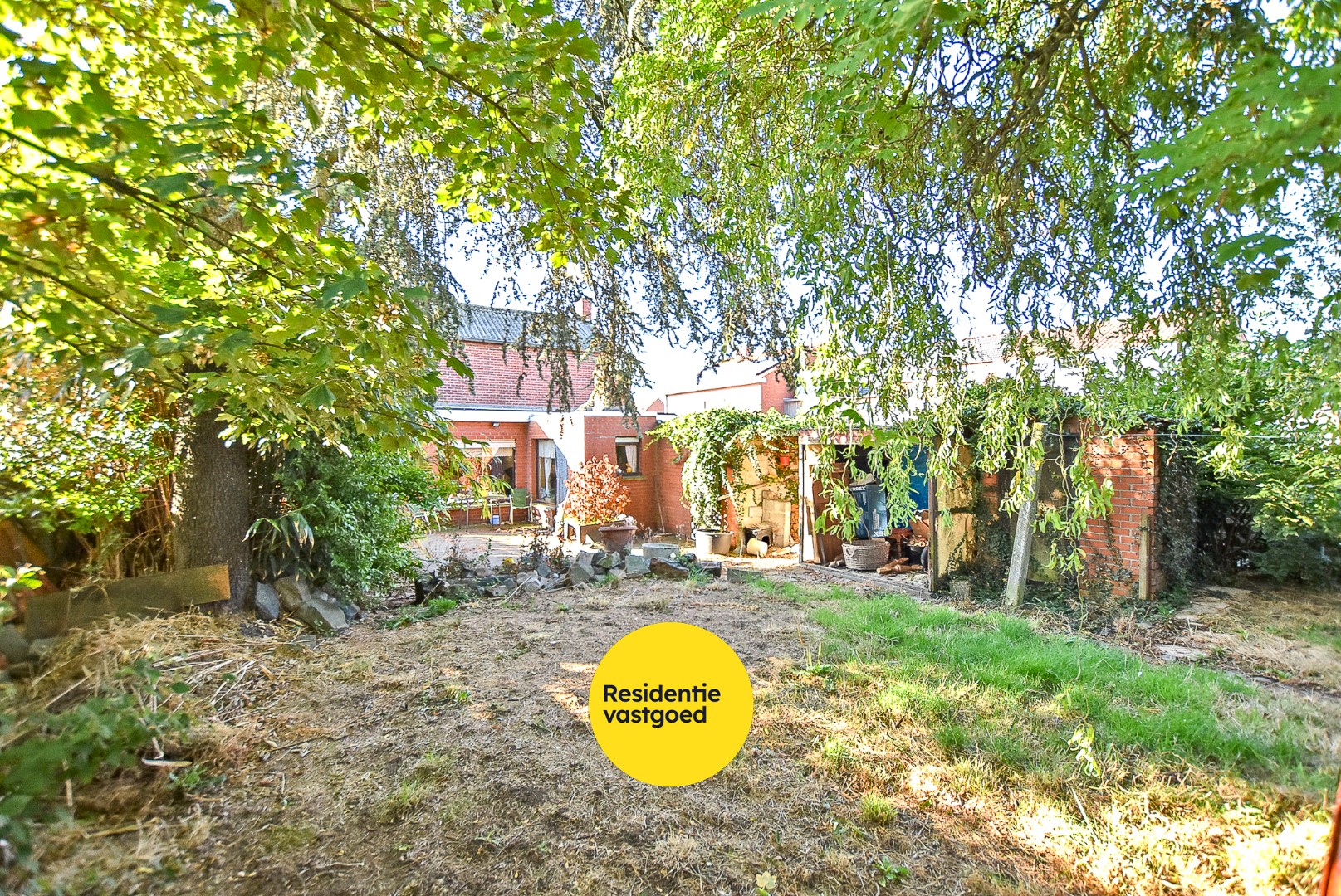 Te renoveren woning op een perceel van 392m² te Houthulst! - foto 1