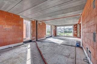 Ontdek deze prachtige halfopen nieuwbouwwoning, waar modern comfort en landelijke charme samenkomen.Deze woning biedt alles wat je nodig hebt voor...