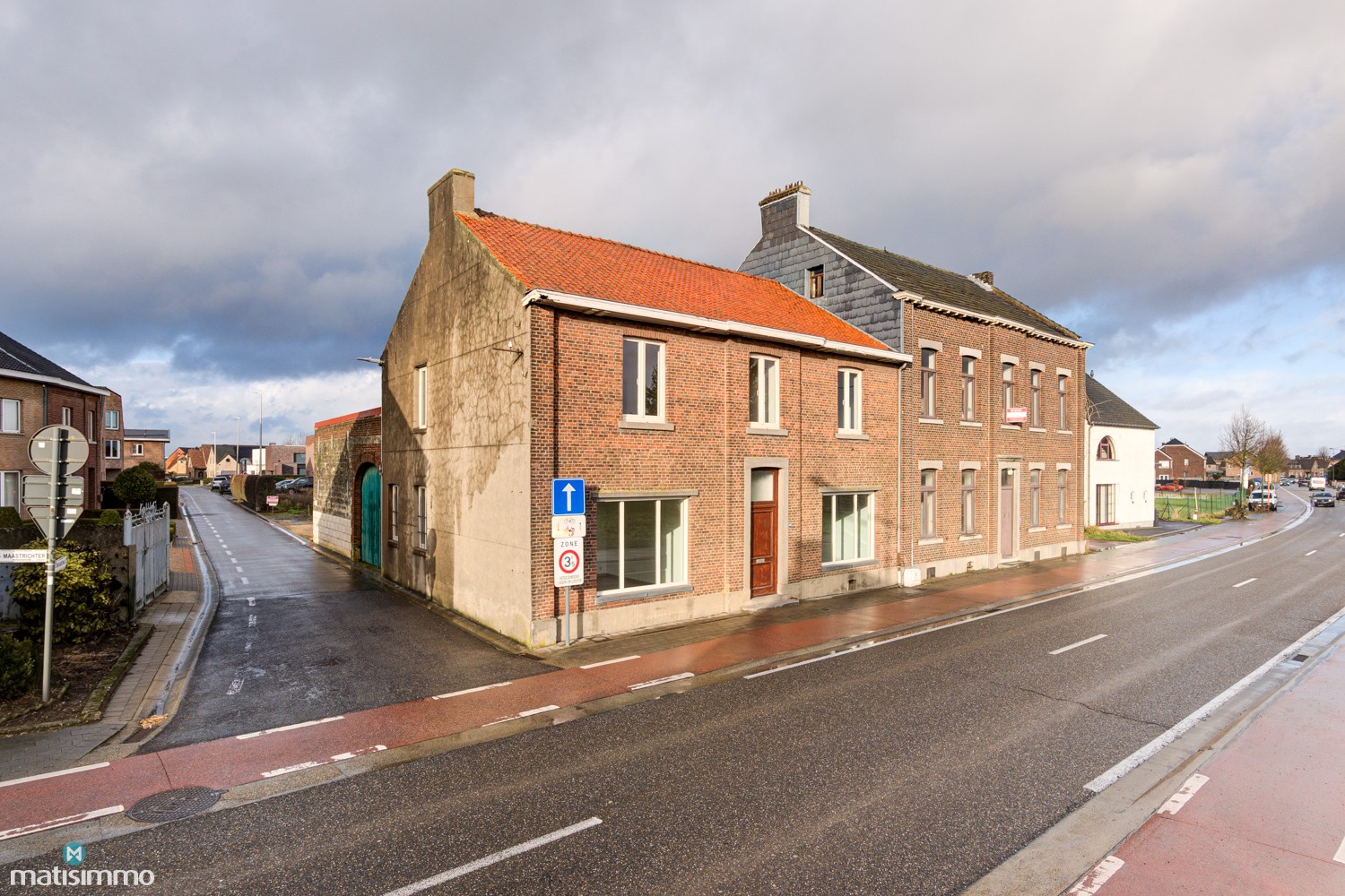 VERDER AF TE WERKEN HOEKWONING MET BINNENKOER EN GARAGE TE MOPERTINGEN - foto 2