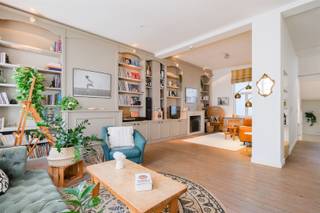 SAINT-GILLES  – Rue de la Croix de Pierre: Beautiful rear house with 3 bedrooms, 2 bathrooms and city garden. This charming and unique rear house...