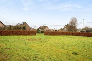 - Prime location in Roeselare: Bollaardstraat 1A- Quiet location in the city center- Building plot for an open house- Surface area: 973 m²- Located...