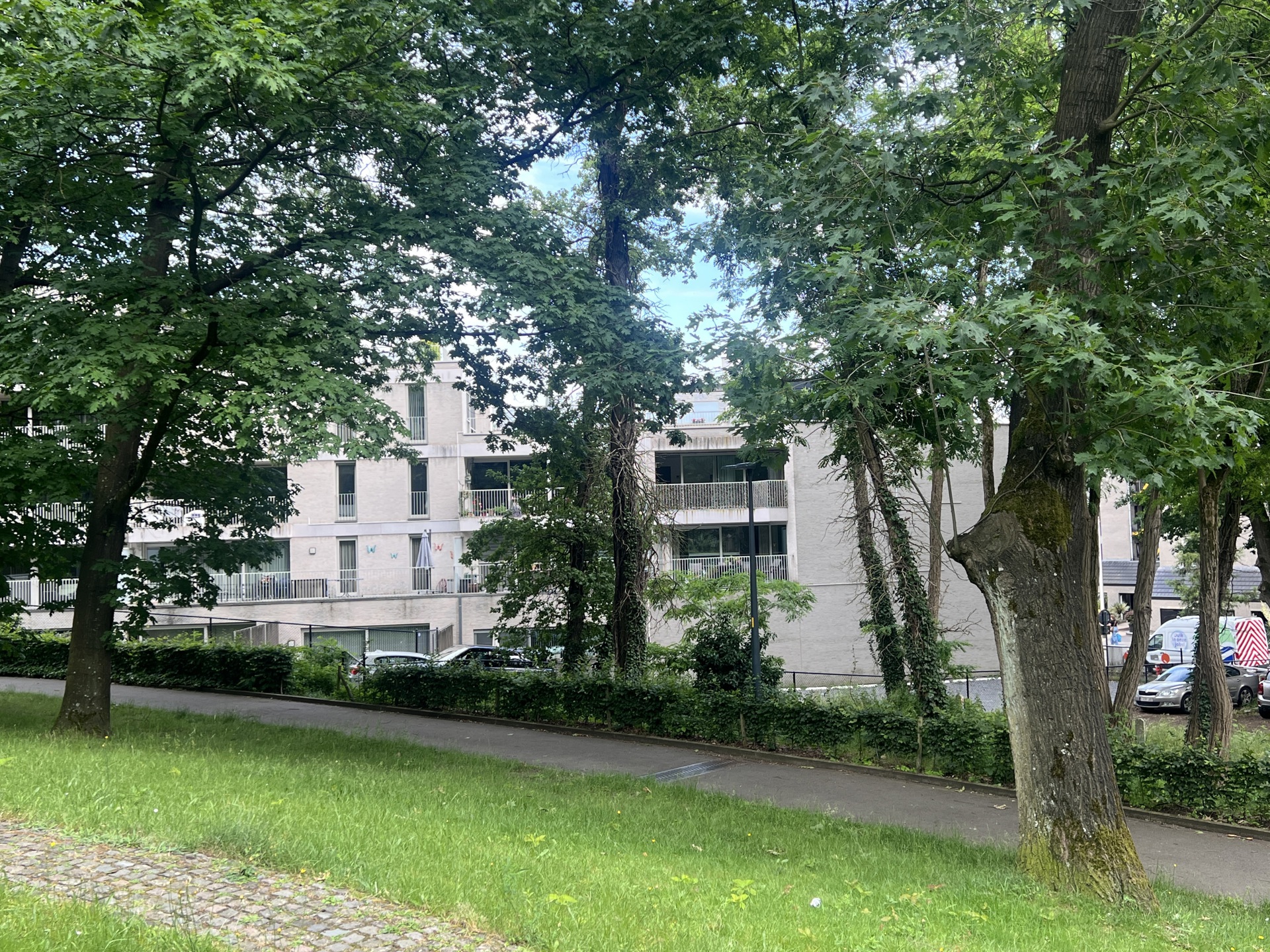 Ruim appartement met uniek groen uitzicht in hartje Genk - foto 1
