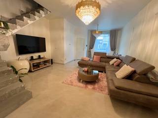 GERENOVEERDE INSTAPKLARE RUIME EIGENDOM MET EVENTUEEL 5 SLAAPKAMERS EN  GARAGE VOOR 2 WAGENSAchter deze charmante gevel schuilt een zee aan...