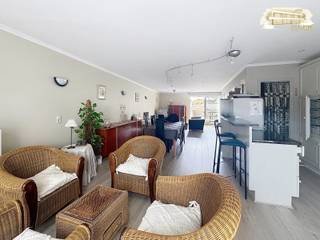 Geniet van een heerlijk verblijf in deze volledig gemeubelde triplex Orchis met panoramisch zeezicht, inclusief een ruim zuidgericht terras op de...