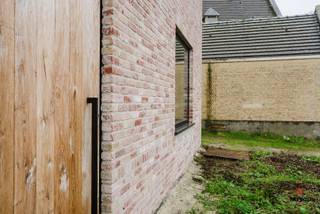 Ruime nieuwbouwwoning gelegen op goede locatie nabij Poperinge, Watou en Heuvelland.Deze charmante doch ruime woning staat casco te koop en bestaat...