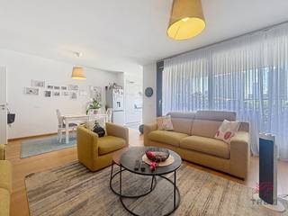 <p><b>SCHAERBEEK</b>, wijk Gaucheret, vlak bij het kanaal, prachtig ONBEMEUBELD appartement met een bewoonbare oppervlakte van ± 84 m² in een recent gebouw (2010).</p>
<p><b><u>Op de 3e verdieping</u>:</b></p>
<ul>
<li>Entree</li>
<li>Lichte woonkamer van ± 30 m² met toegang tot het terras van ± 10 m²</li>
<li>Volledig uitgeruste keuken</li>
<li>Slaapkamer 1 van ± 14 m²</li>
<li>Slaapkamer 2 van ± 12 m²</li>
<li>Badkamer (douche, bad, dubbele wastafel)</li>
<li>Aparte wc</li>
<li>Wasruimte met aansluitingen voor wasmachine en droger</li>
</ul>
<p>Kelder nr. 30<br />Overdekte parkeerplaats nr. 40</p>
<p><u>Vaste kosten</u>: 85 €/maand (gemeenschappelijke kosten)</p>
<p>EPB: C+</p>
<p>Beschikbaar vanaf 01/09/2026</p>