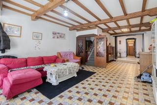 <p><span>Ruime woning met loods.</span></p><p><span>Indeling:</span></p><p><span>- kelder.</span></p><p><span>- gelijkvloers: woonkamer met eetplaats, keuken, wc en atelier (42m²).</span></p><p><span>- 1ste: nachthal, ruime slaapkamer en badkamer.</span></p><p><span>- 2de verdiep: éen ruime slaapkamer en ingerichte zolder met cv-ketel.</span></p><p><span>-3de verdiep: zolder</span></p><p><span>EPC label C geen renovatieplicht van toepassing!</span></p><p><span>Momenteel verhuurd.</span></p><p><span>Gelegen vlakbij het station, scholen, en handelszaken.</span></p><p><span> </span></p><p><span> </span></p><p><span> </span></p>