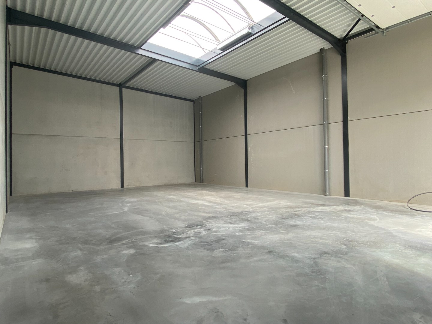 NIEUWBOUW LOODS TE HUUR VAN 187M² TE PITTEM - foto 5