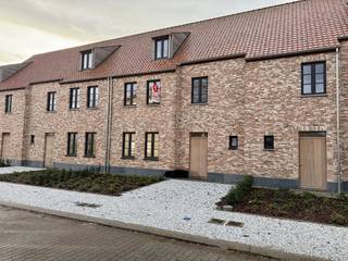 Cette maison mitoyenne neuve avec 3 chambres et salle de bains à Waregem dispose d'un agréable jardin orienté sud-ouest. Un beau jardin à l'avant...