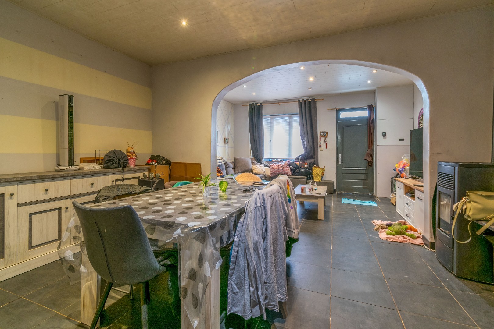 Een mooi gelegen, deels te renoveren woning met 4 slaapkamers!! - foto 3