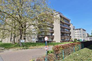 Op zoek naar een praktisch ingedeeld 2-slaapkamerappartement in hartje Beveren?Dan is dit instapklare verhuurde appartement in Residentie Rameyenhof...