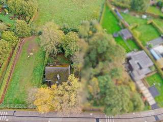 In het prachtige landelijke Opdorp, deelgemeente van Buggenhout, ontdek je deze karaktervolle Split-Level villa uit de jaren ’70, volledig...
