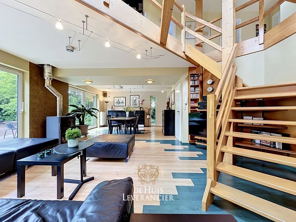 Villa geschikt voor vrije beroepen en zelfstandigen met prachtige tuin en volledig omheind weiland op toplocatie te koop - foto 4