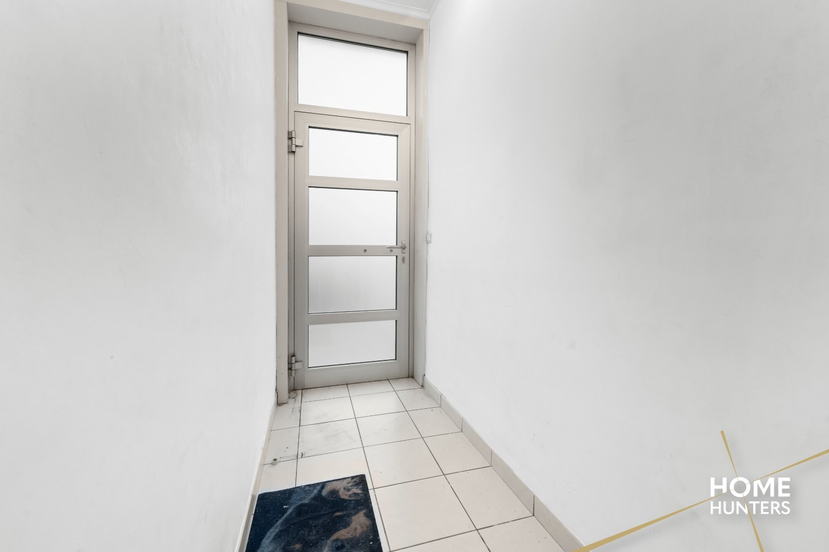 Charmante, op te frissen rijwoning met ruime tuin en 3 slaapkamers - foto 3