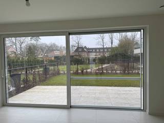DE LAATSTE half open woning van het woonerf met eigen aangelegde tuin (achteringang) Supergroot terras. Grote living en designkeuken met...