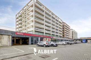 HANDELSPAND / BAANWINKEL TE HUUR IN OOSTENDE – 930 M² OP COMMERCIËLE TOPLOCATIEBent u op zoek naar een handelspand te huur in Oostende met maximale...