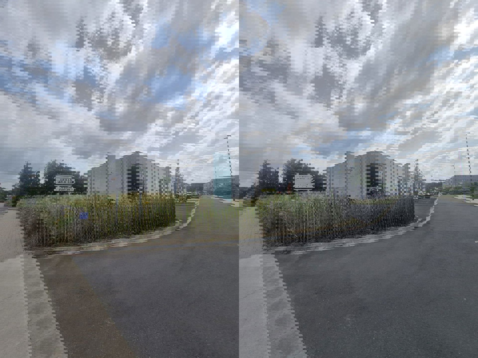 TE HUUR – Opslagruimte van ± 1.150 m² in Gembloux - foto 1